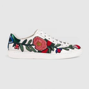 Annonce DIsponible chaussures Taille 38 39 qui est intéressé?  prix légremenet negociable