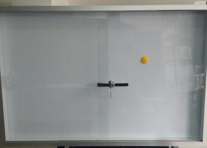 Image annonce: Vitrine et tableau d’affichage Pas Cher