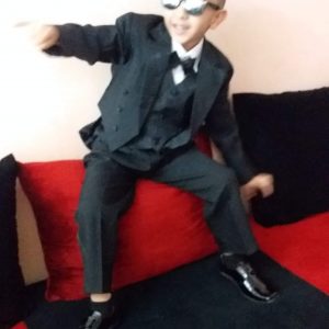 Annonce Costume pour garçon  4 pièces avec papillon