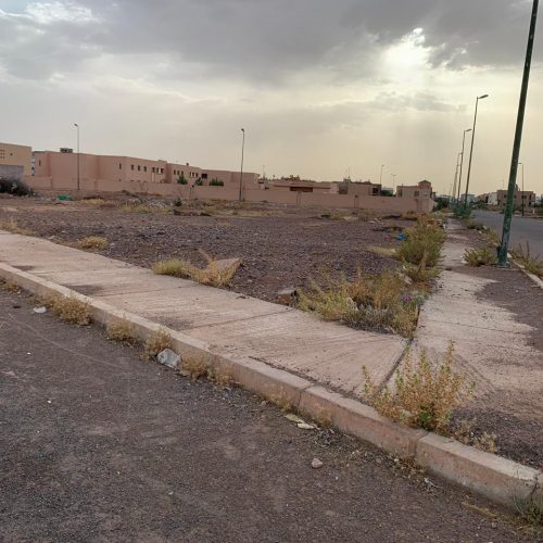 Annonce: Je mets un lots de 680 m2 de 3 façades dans targa