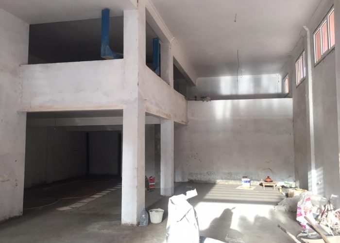 Image annonce: Magasin commercial bien placé sur une route principale de 30m de 102m2