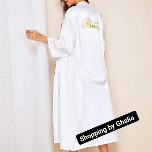 Annonce: Chemise de chambre longue en satin avec broderie