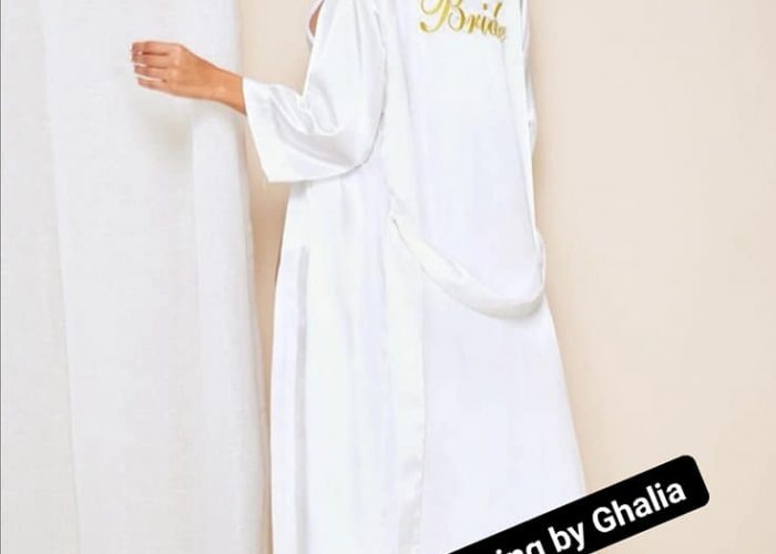 Image annonce: Chemise de chambre longue en satin avec broderie
