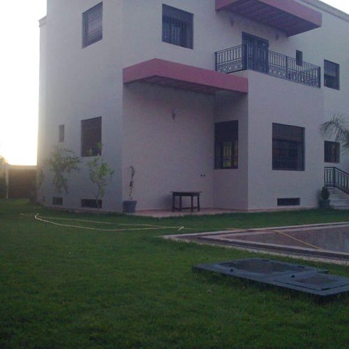 Annonce: à vendre Magnifique Villa 650 m2 avec piscine ( quartier Mabrouka )