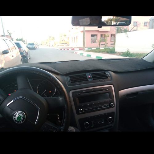 Annonce: Couvre tableau de bord voiture