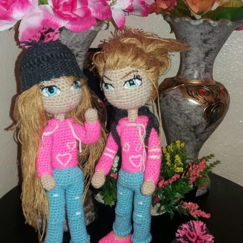 Annonce: Poupée en crochet avec chapeau et un sac a dos