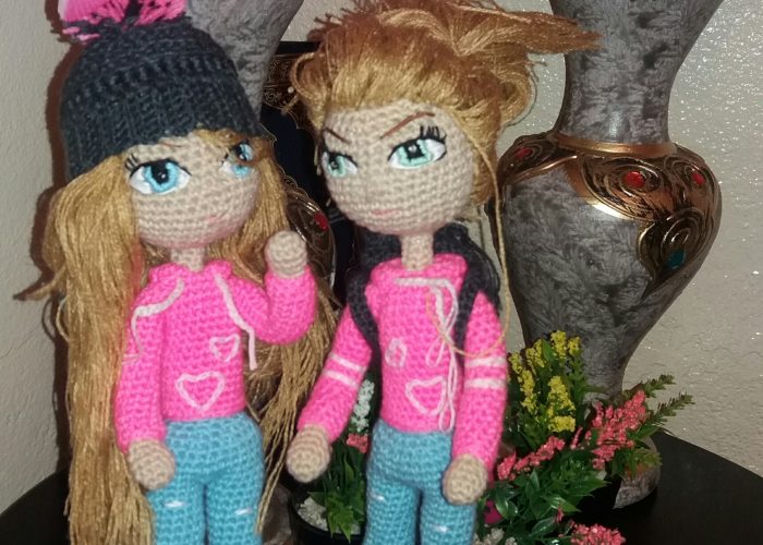 Image annonce: Poupée en crochet avec chapeau et un sac a dos