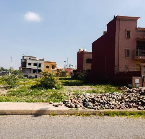 Annonce: à vendre terrain titré dans une zone Villa à Targa Zedaghia 407 m²