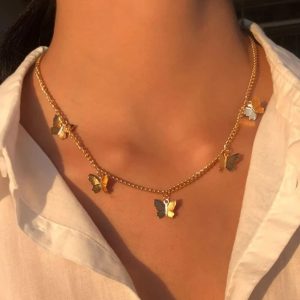 Annonce Collier à pendentif papillon