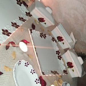Annonce صحون بأحجام مختلفة، جبانيات باللون الأزرق و البنفسجي، جبانيات برشمة وردة مع غطاء، صحون صغي
