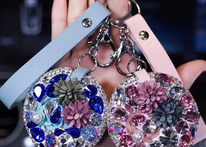 Image annonce: Accessoires , porte cle diamant en cuir et double miroir