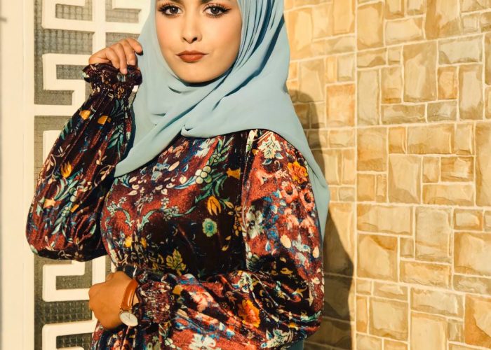 Image annonce: Robe bordeau fleurie