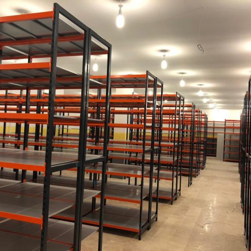Annonce: rayonnage du stockage