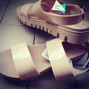 Annonce Sandales d'été Primark de bonne qualité