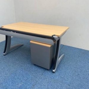 Annonce Bureau droit Steelcase 140x80cm avec caisson