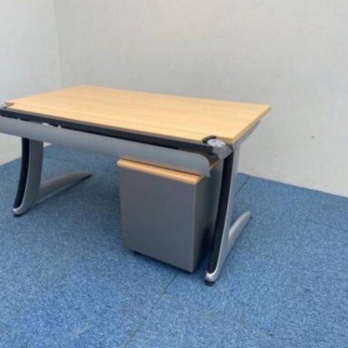 Annonce: Bureau droit Steelcase 140x80cm avec caisson