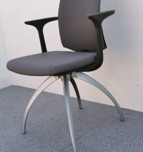 Annonce: Chaise visiteur avec accoudoirs design HAG Gris clair