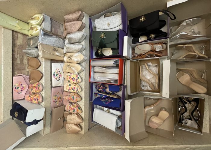 Image annonce: Stock d’ensemble (babouches+pochette) et sandales à talents à vendre en totalité