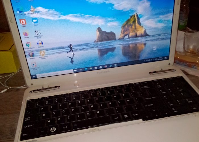 Image annonce: Pc Portable TOSHIBA Satellite Intel Core i5 Prof 6Go RAM 250Go DR Clavier Numérique
