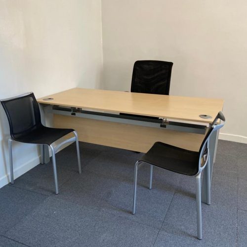 Annonce: Bureau droit 180x80cm Haworth et support plaque