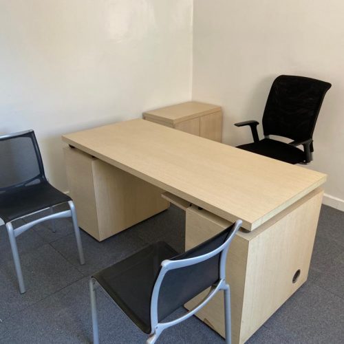 Annonce: Bureau droit en bois 160x80cm avec caisson