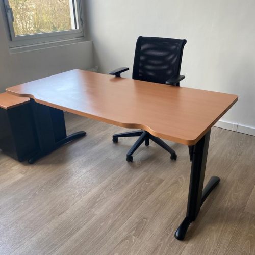 Annonce: Bureau droit Steelcase merisier 160x80cm