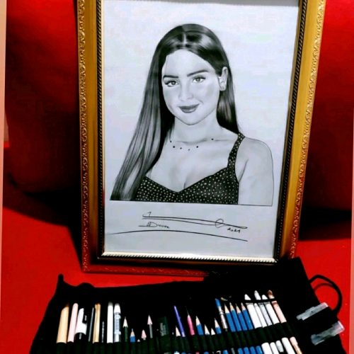 Annonce: Portrait visage à la main
