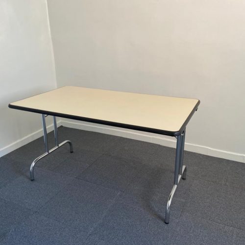 Annonce: Table pliante rectangulaire 140x80cm