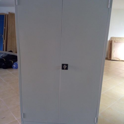 Annonce: armoire métallique . . .  .promo