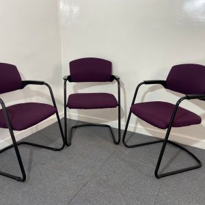 Annonce Chaise visiteur navaille empilable violette assise luge