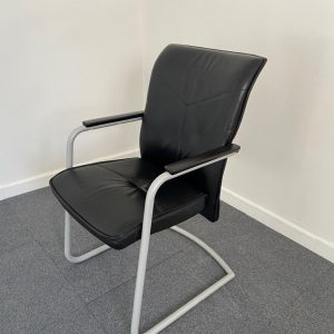 Annonce Fauteuil cuir visiteur luge avec accoudoir