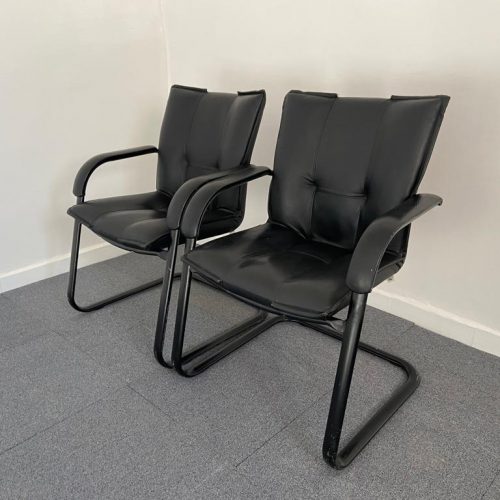 Annonce: Lot 2 Fauteuil en cuir noir vintage Airborne