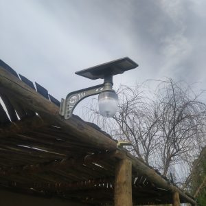 Annonce Projecteur et lampe  solaire crépusculaire
