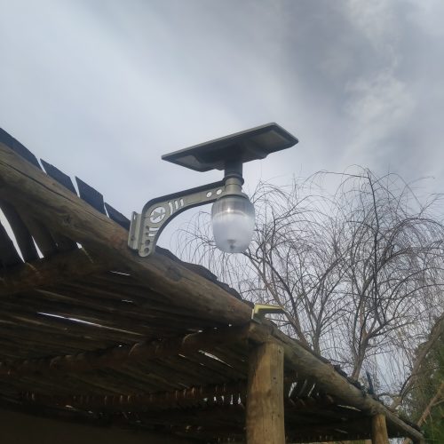Annonce: Projecteur et lampe  solaire crépusculaire