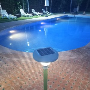 Annonce projecteurs et lampes solaire crepusculaires
