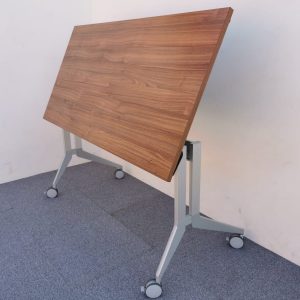 Annonce Table Pliante sur roulette avec frein Haworth 140x70cm