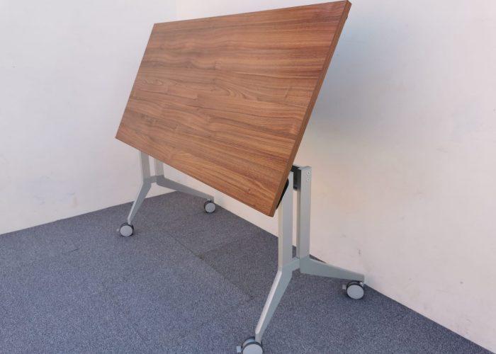 Image annonce: Table Pliante sur roulette avec frein Haworth 140x70cm