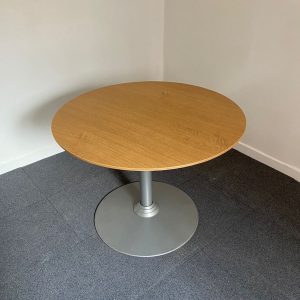 Annonce Table ronde 100cm couleur chêne Steelcase piétement métal