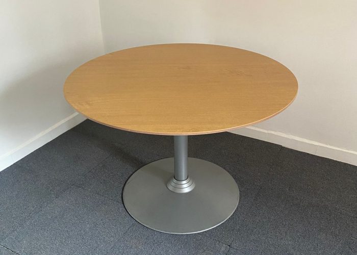 Image annonce: Table ronde Steelcase couleur chêne massif 120cm