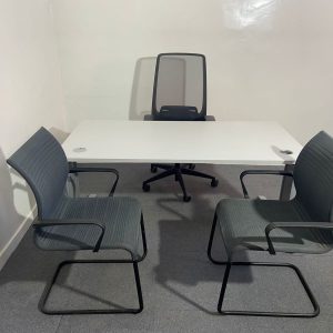 Annonce Bureau droit 180x80cm blanc avec passe câble Eurosit