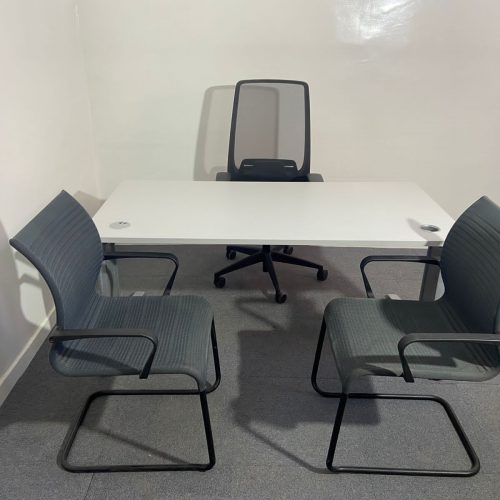 Annonce: Bureau droit 180x80cm blanc avec passe câble Eurosit