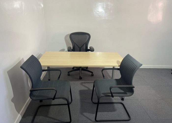 Image annonce: Bureau droit Haworth chêne 160x80cm passe câble