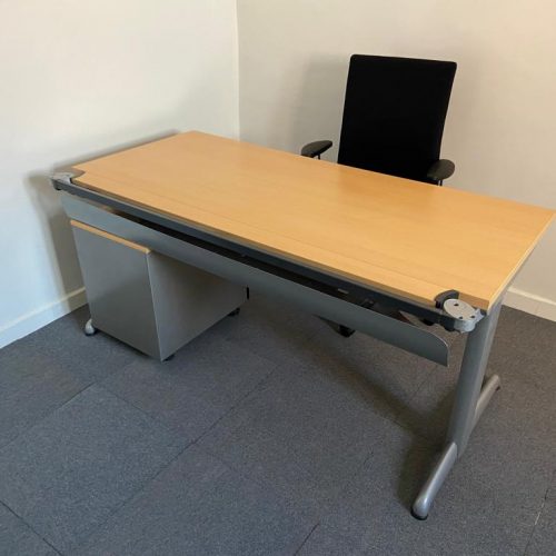 Annonce: Bureau droit Steelcase 160x80cm piétement I