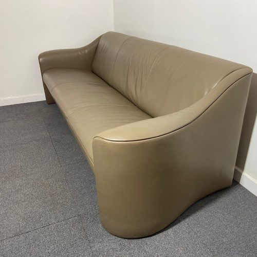 Annonce: CANAPÉ 3 PLACES MATTEO GRASSI CLUB ESQUIRE 1980 BEIGE