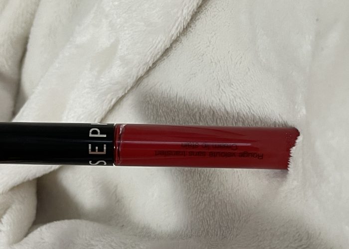Image annonce: Produits de maquillage importés