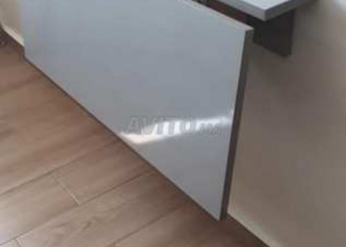 Image annonce: Table pliable avec étagères