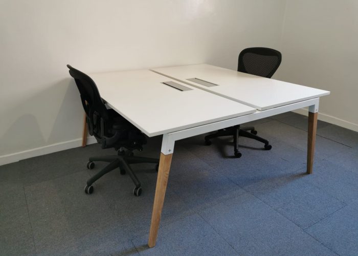 Image annonce: Bureau Bench 160×160 Cm piétement finition bois