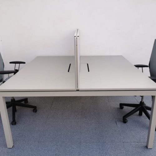Annonce: Bureau bench Dynamobel avec séparateur & passe câble