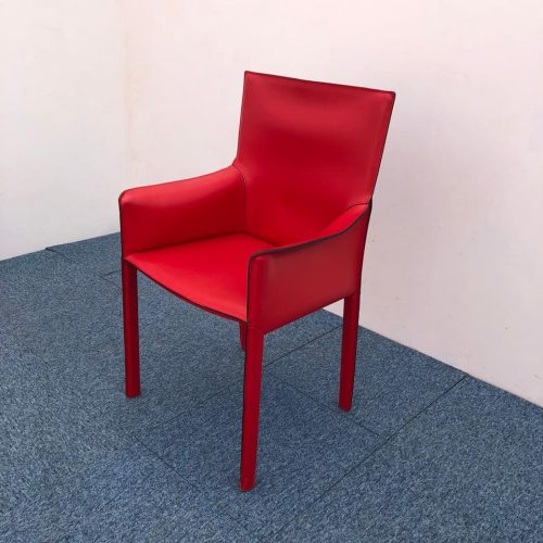 Annonce: Cassina 413 Cab cuir rouge - Chaise avec accoudoirs