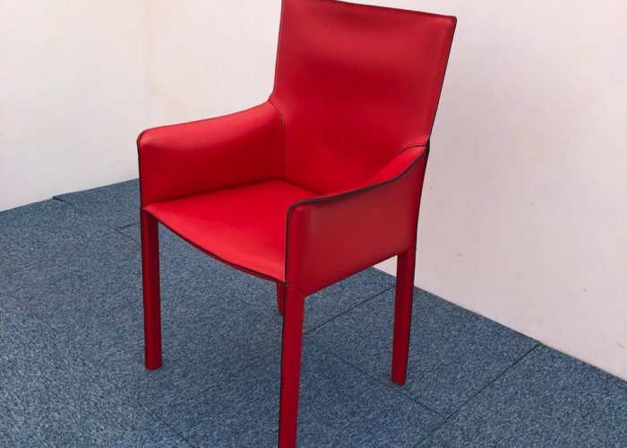 Image annonce: Cassina 413 Cab cuir rouge – Chaise avec accoudoirs